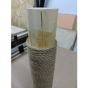 Когтеточка-столбик из дерева